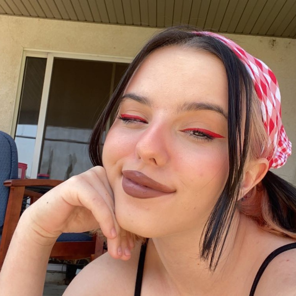 Meet your Posher, Haily